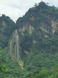 千山万重 封面